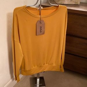 Listicle brand women’s top